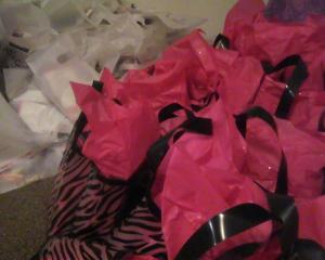 The men's bags are the white ones filled with a book, our contact information, and some candy.